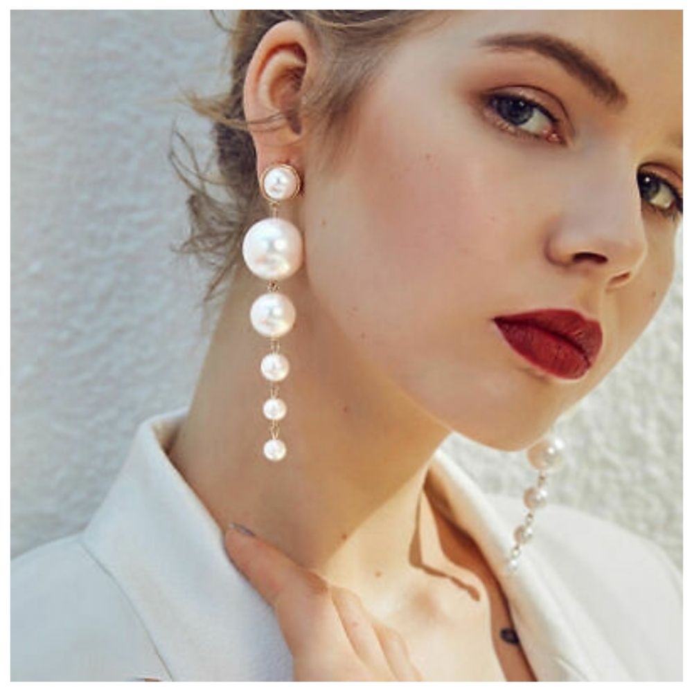 GOLD PEARL STRING EARRINGS